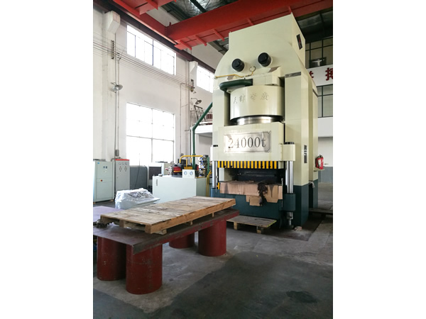 24000T板片油壓機(jī)(華東地區(qū)第一臺)